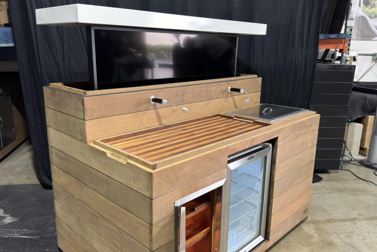 close up mini stunner outdoor bar with tv